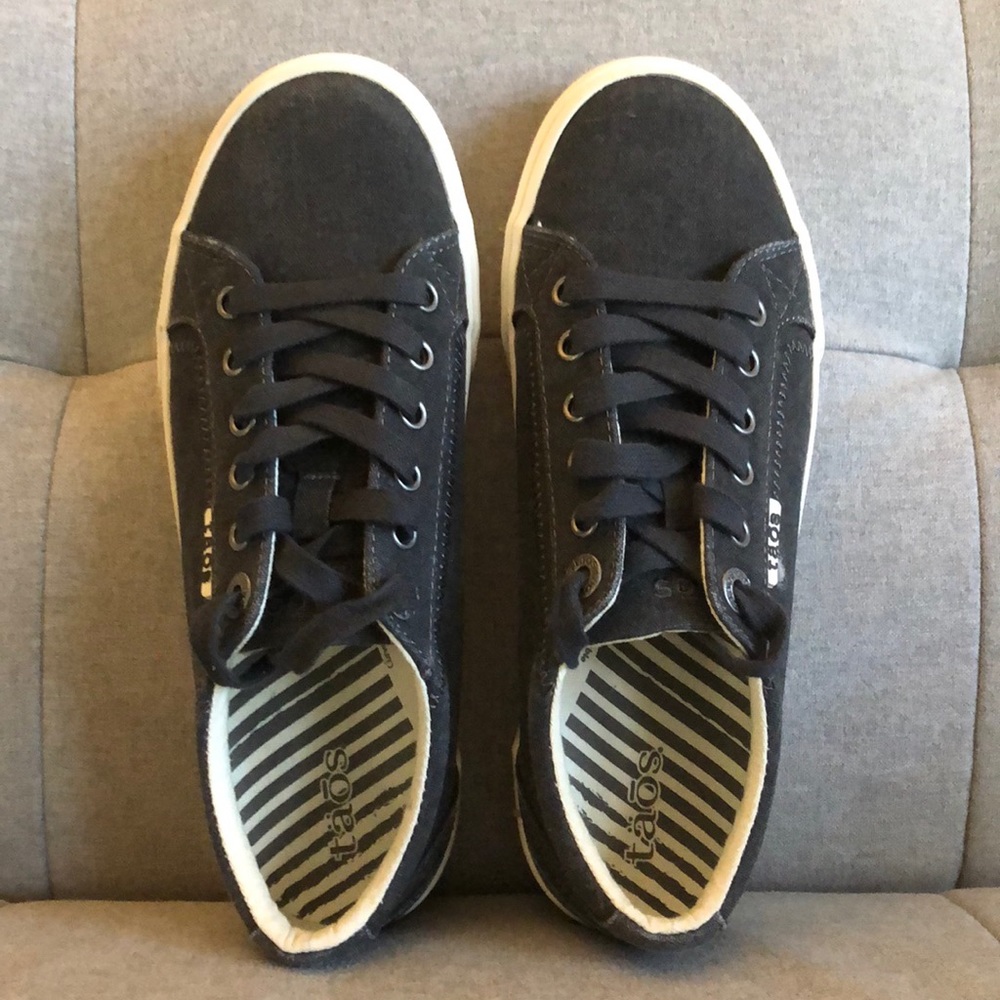 *BRAND NEW* w/box Taos charcoal sneakers women 7